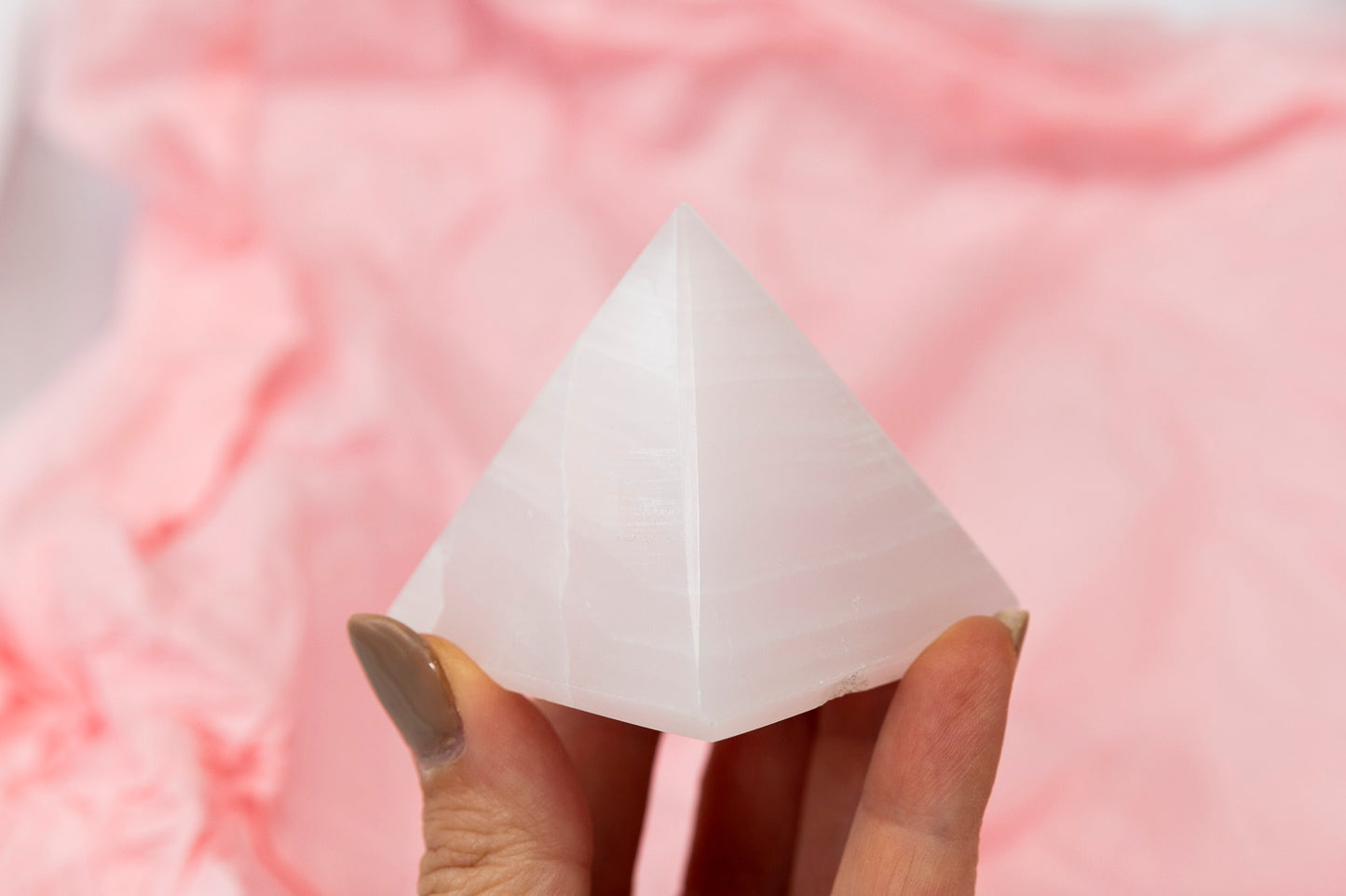 Mangano Calcite Pyramid