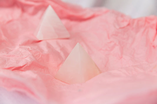 Mangano Calcite Pyramid